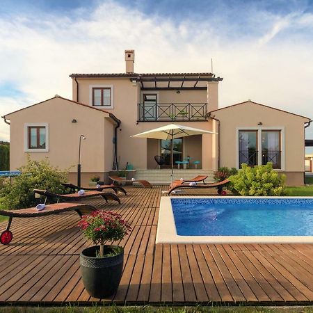 Villa Nana - Modern Villa With A Pool Surrounded By Nature, Istria-Pula Valtura 外观 照片